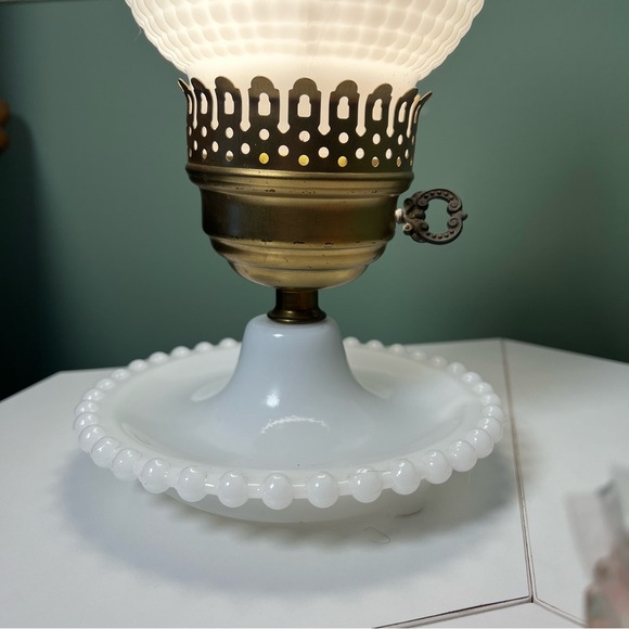 VTG Hobnail Milk Glass Electric Hurricane Parlor Table Boudoir Lamp - Picture 7 of 10